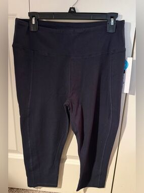 NWT Marika capri leggings. Size XL.